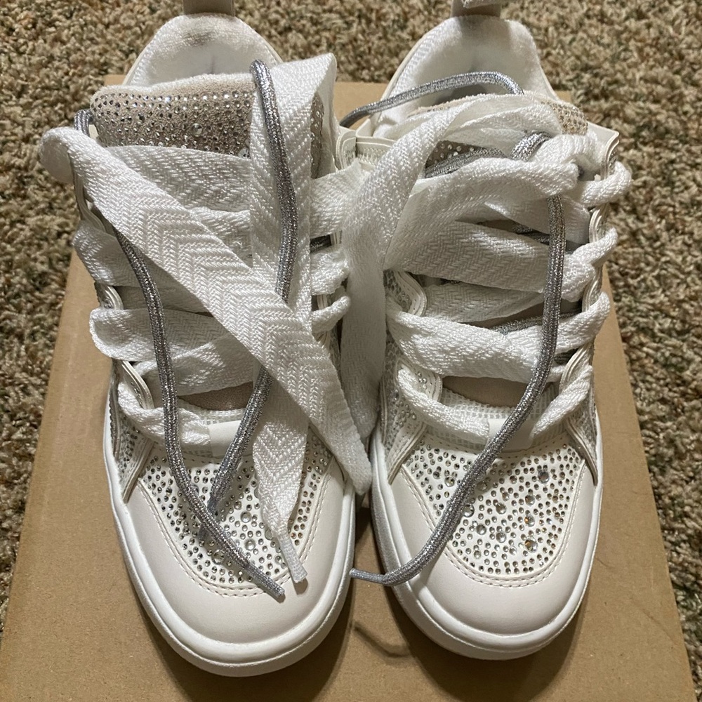 Steve Madden Sneakers Roaring Rhinestone Embellished - 7.5 NIB - Picture 9 of 9